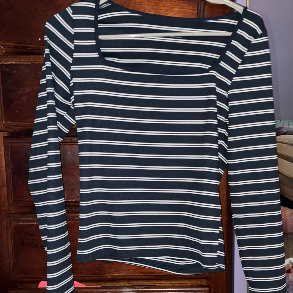 Hollister square neck long sleeve top!